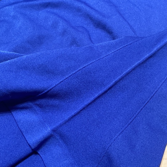 Woman blue top very stretchy size L but will fit S & M too - Picture 3 of 4